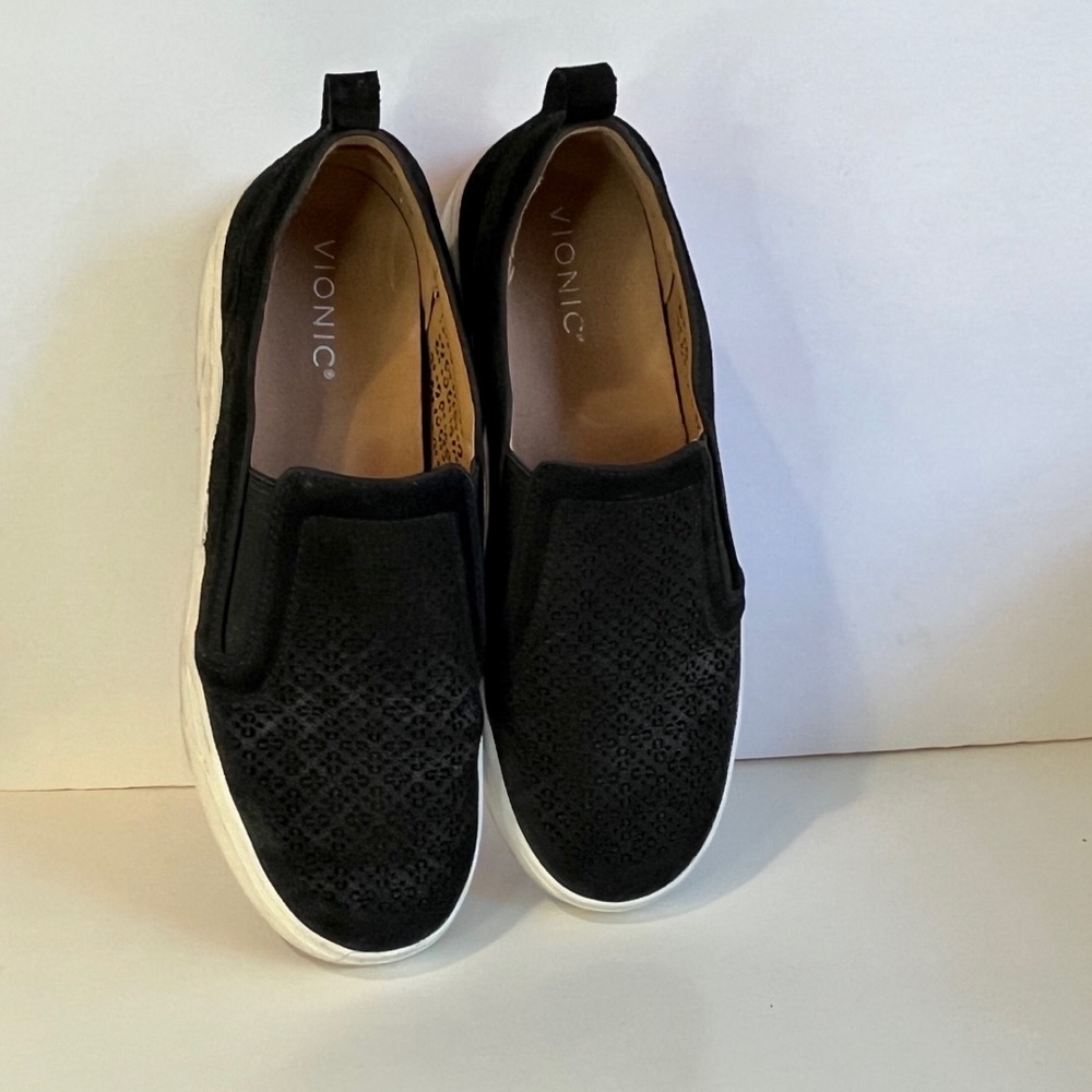 VIONIC Kimmie Perforated black suede slip-on sz 10/41 EUC